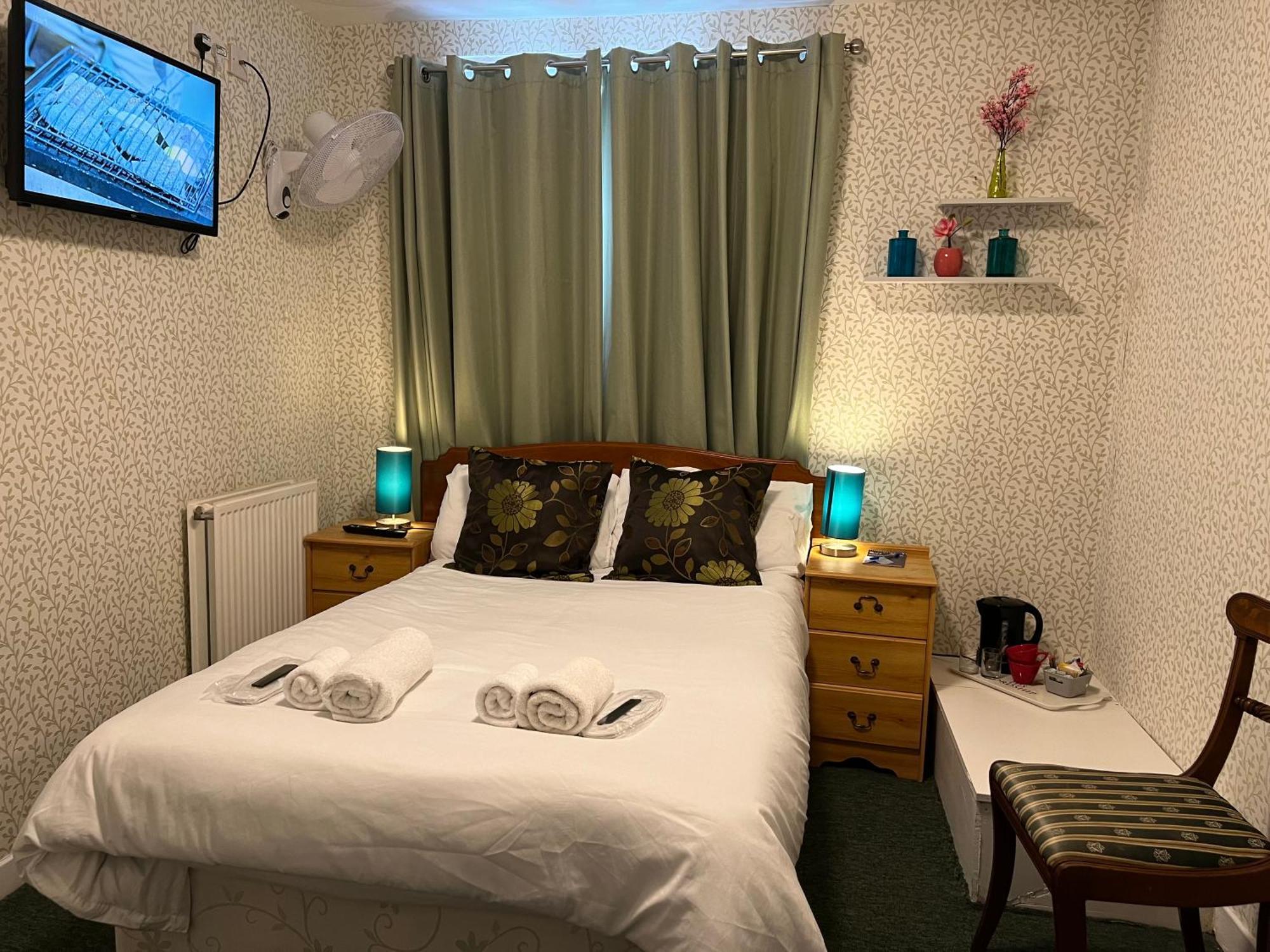 Self Check In Room Accommodation Only The Castle, コールドストリーム エクステリア 写真