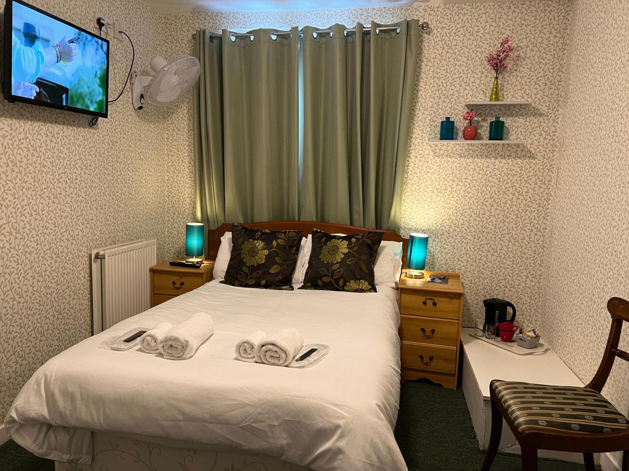 Self Check In Room Accommodation Only The Castle, コールドストリーム エクステリア 写真