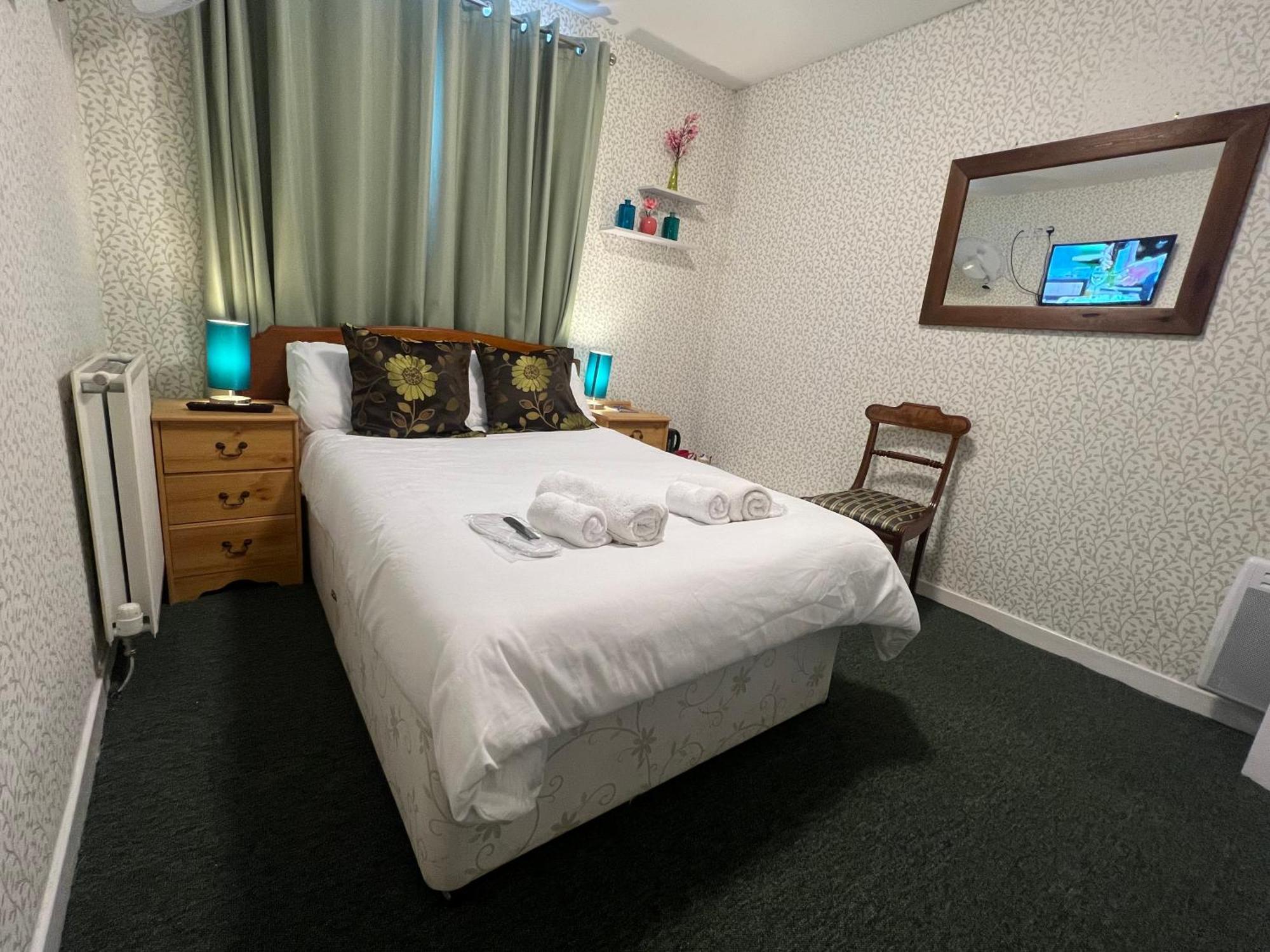 Self Check In Room Accommodation Only The Castle, コールドストリーム エクステリア 写真